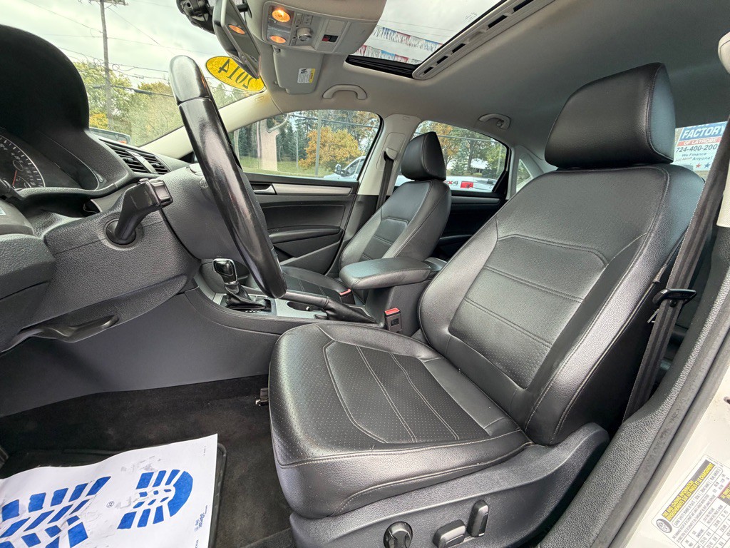 2014 Volkswagen Passat Image 11