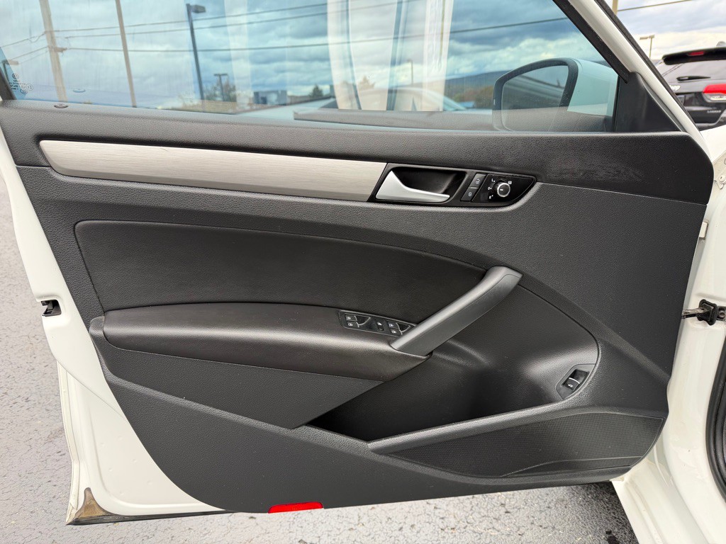 2014 Volkswagen Passat Image 12