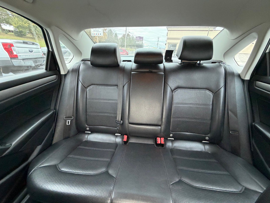 2014 Volkswagen Passat Image 13