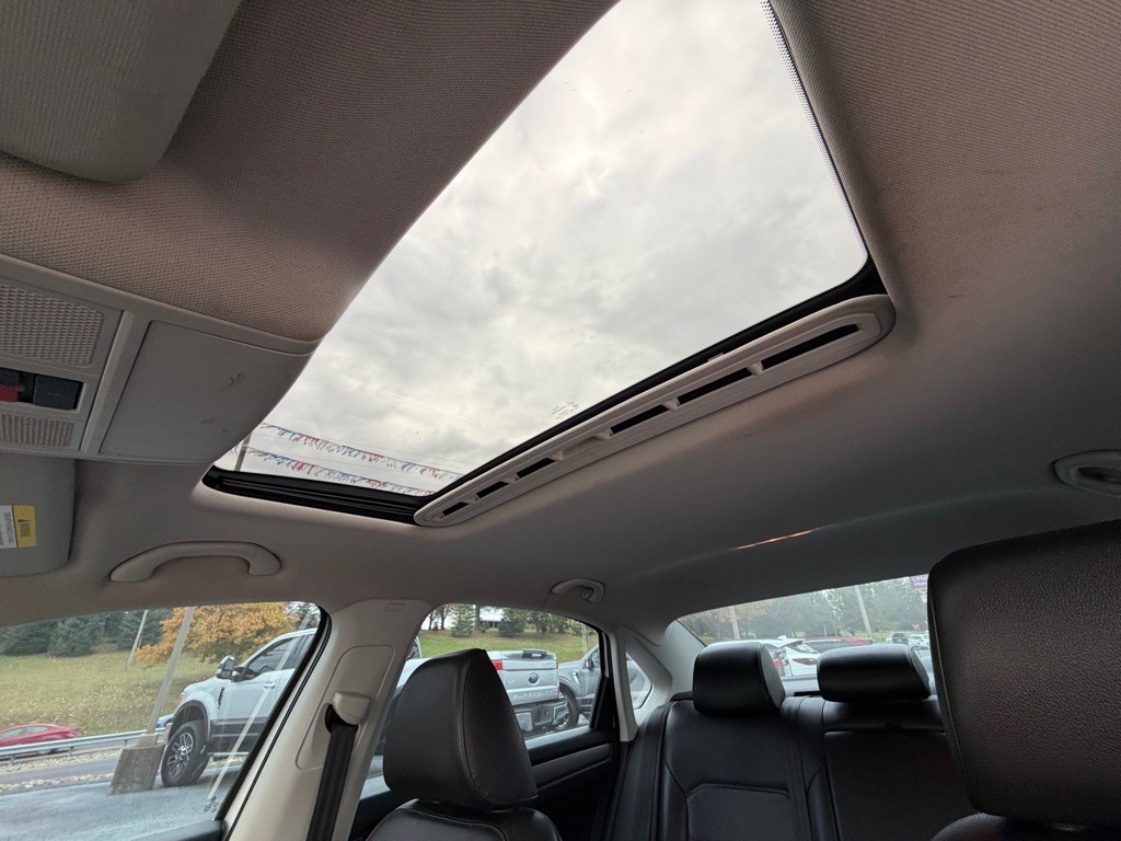 2014 Volkswagen Passat Image 14