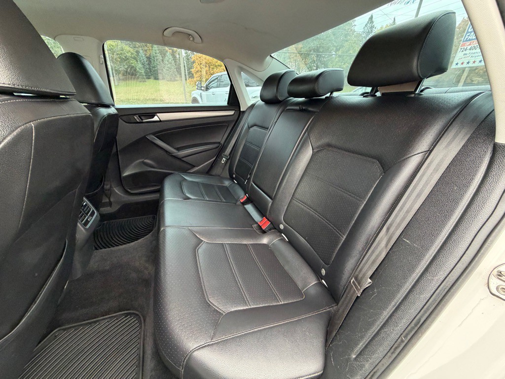 2014 Volkswagen Passat Image 15