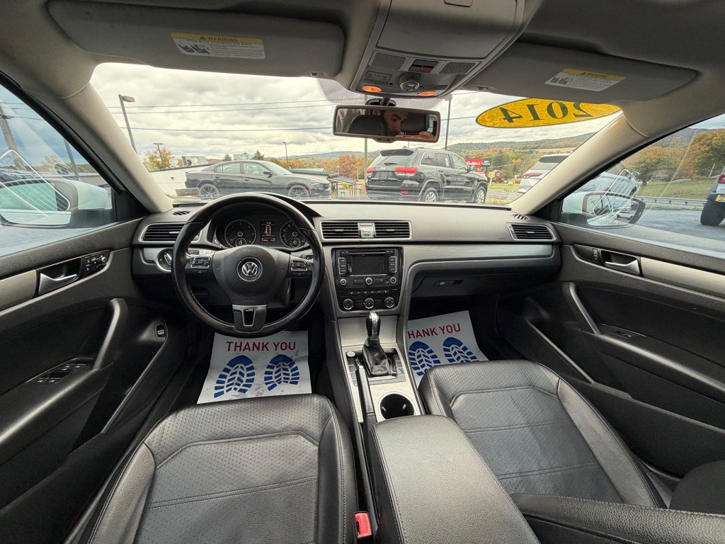 2014 Volkswagen Passat Image 17