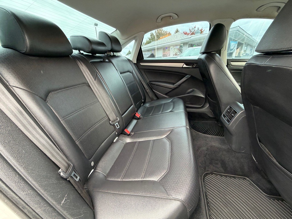 2014 Volkswagen Passat Image 20