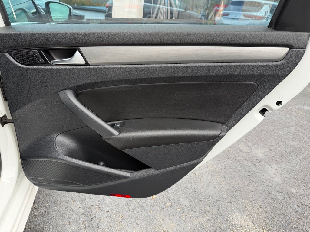 2014 Volkswagen Passat Image 21