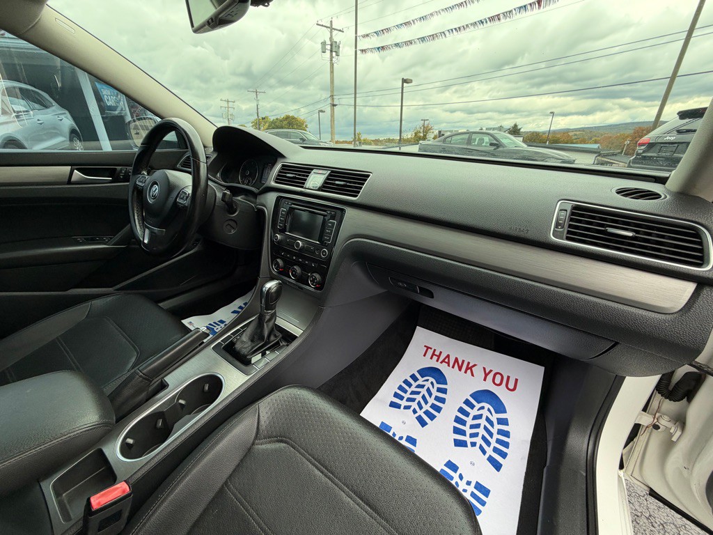 2014 Volkswagen Passat Image 23