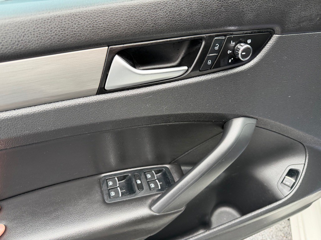 2014 Volkswagen Passat Image 26