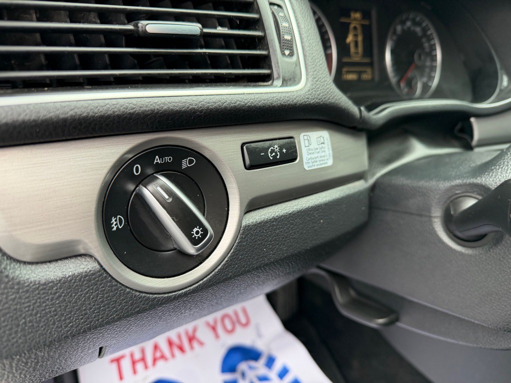 2014 Volkswagen Passat Image 27