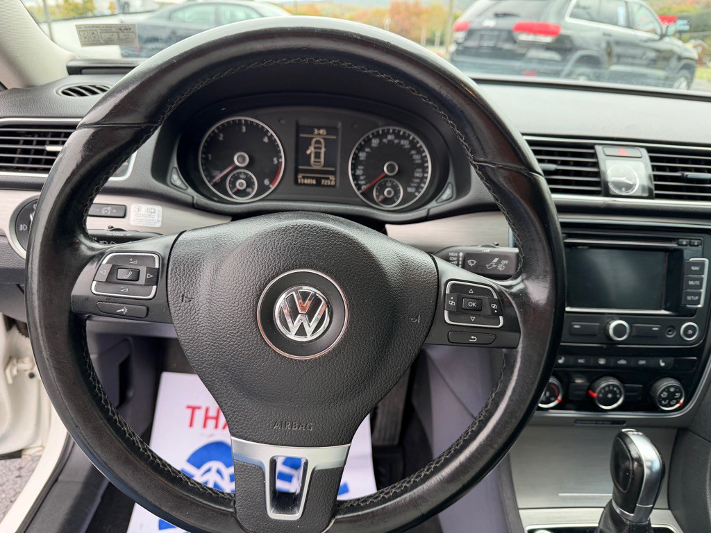 2014 Volkswagen Passat Image 28