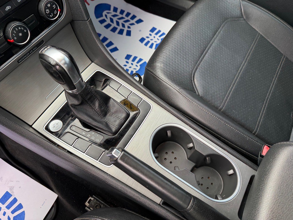 2014 Volkswagen Passat Image 33