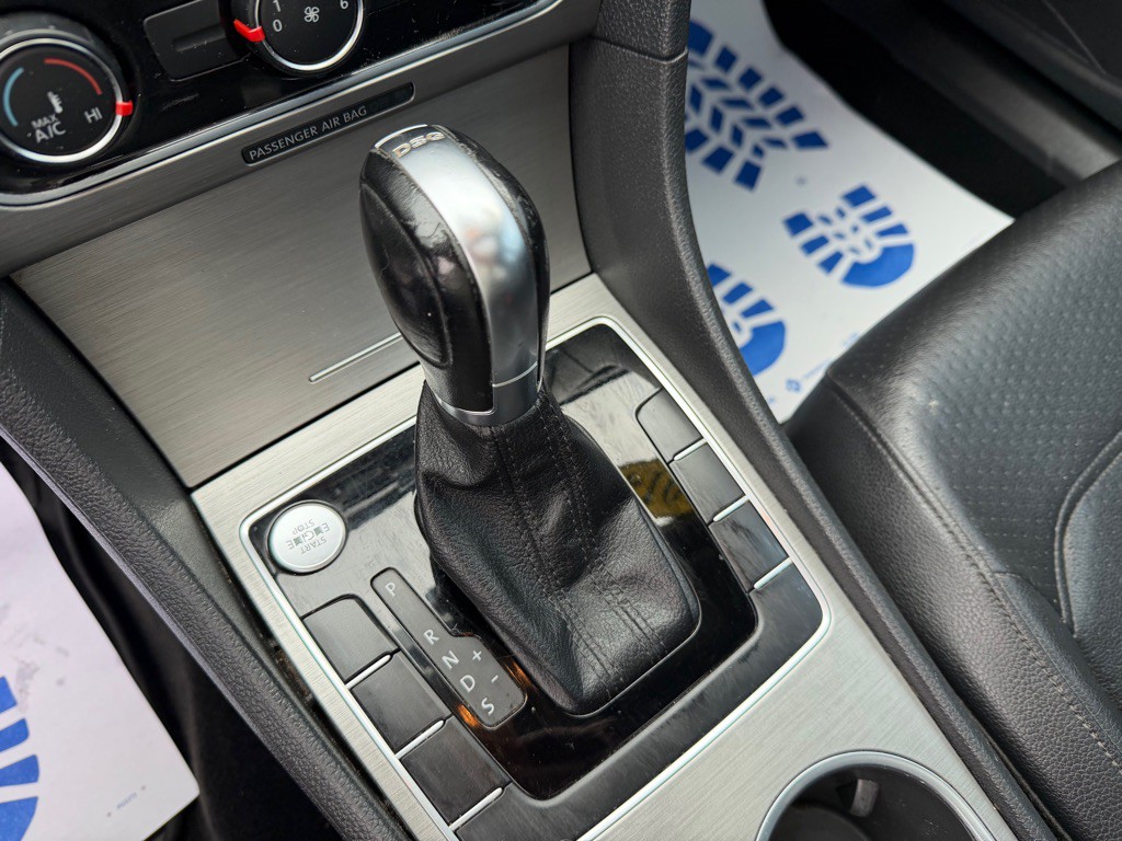 2014 Volkswagen Passat Image 34
