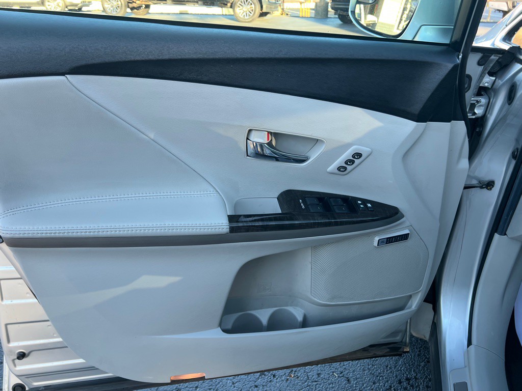 2014 Toyota Venza Image 14