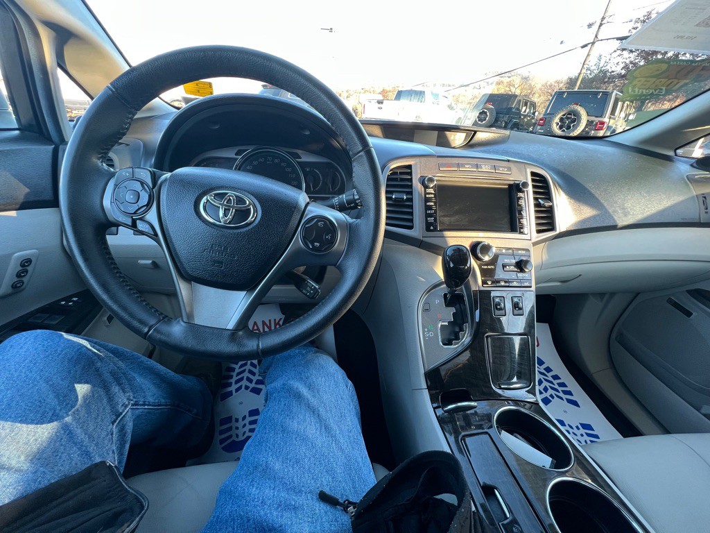 2014 Toyota Venza Image 16