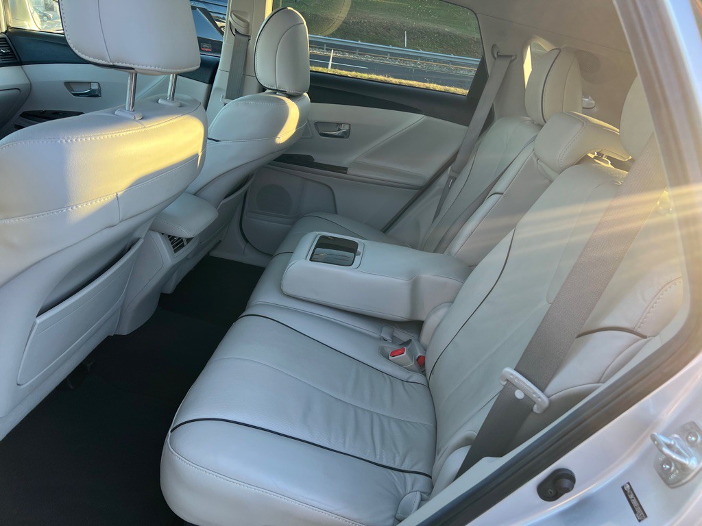 2014 Toyota Venza Image 32