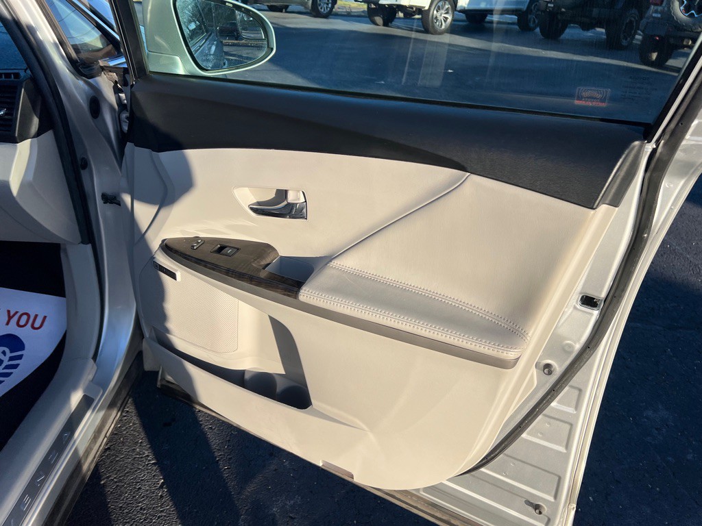 2014 Toyota Venza Image 35