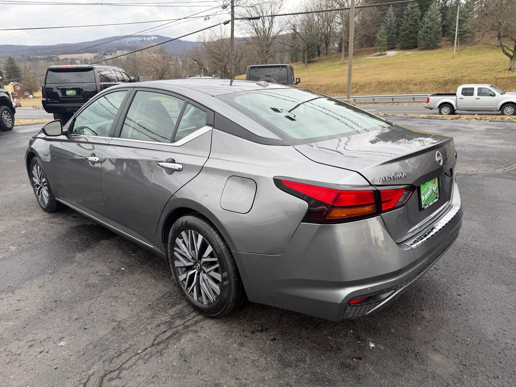 2025 Nissan Altima Image 7