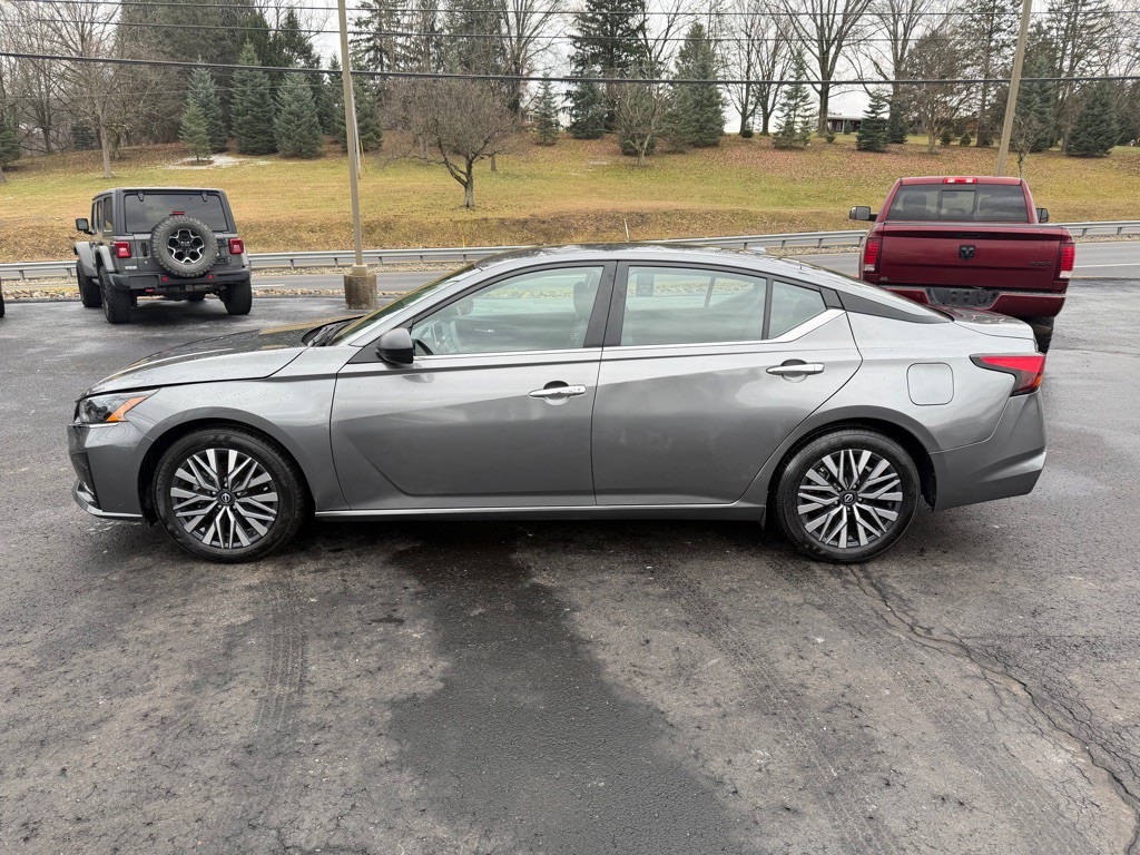 2025 Nissan Altima Image 8