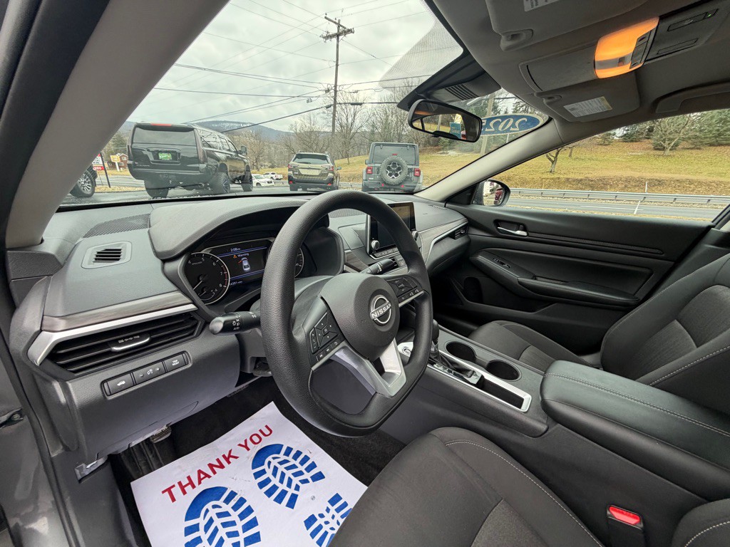 2025 Nissan Altima Image 10