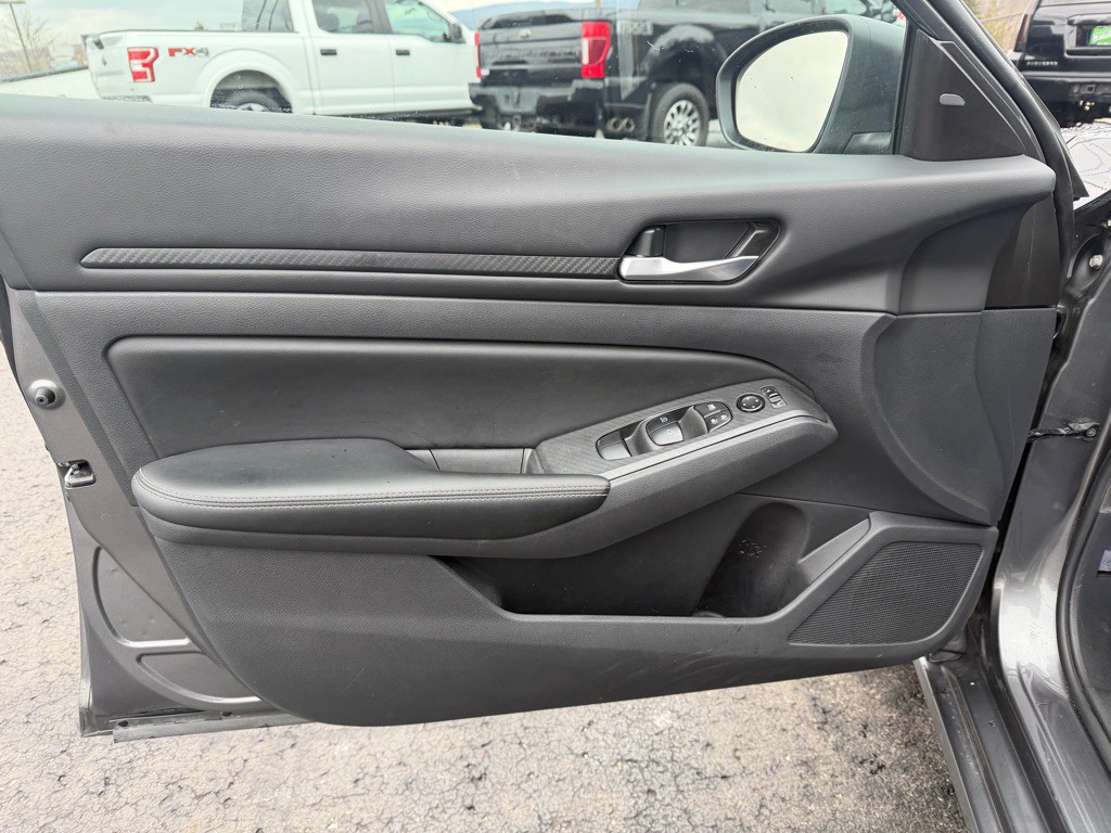 2025 Nissan Altima Image 12