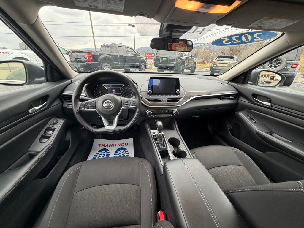 2025 Nissan Altima Image 15