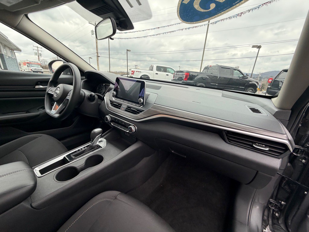 2025 Nissan Altima Image 22