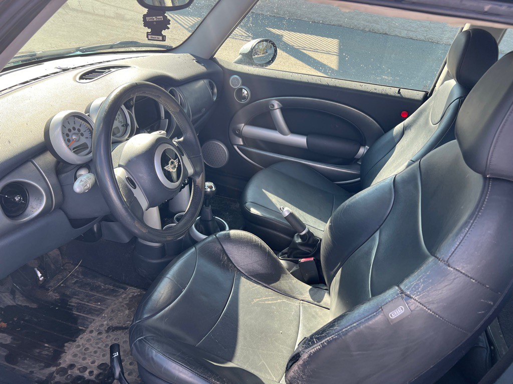 2003 MINI Cooper Image 6