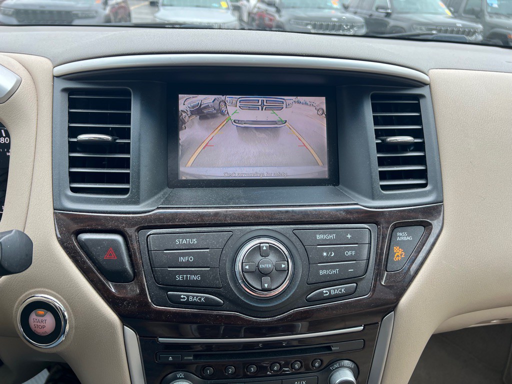 2014 Nissan Pathfinder Image 9