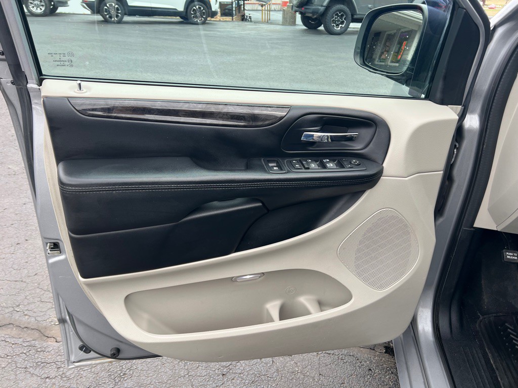 2016 Dodge Grand Caravan Image 9