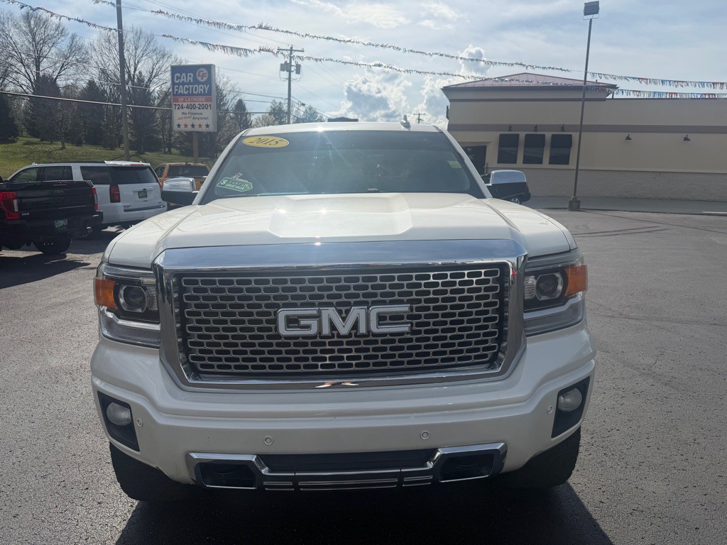 2015 GMC Sierra Image 2