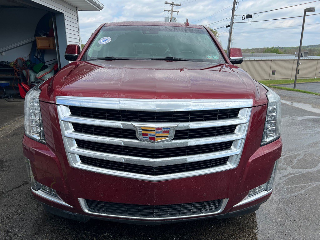 2017 Cadillac Escalade Image 2