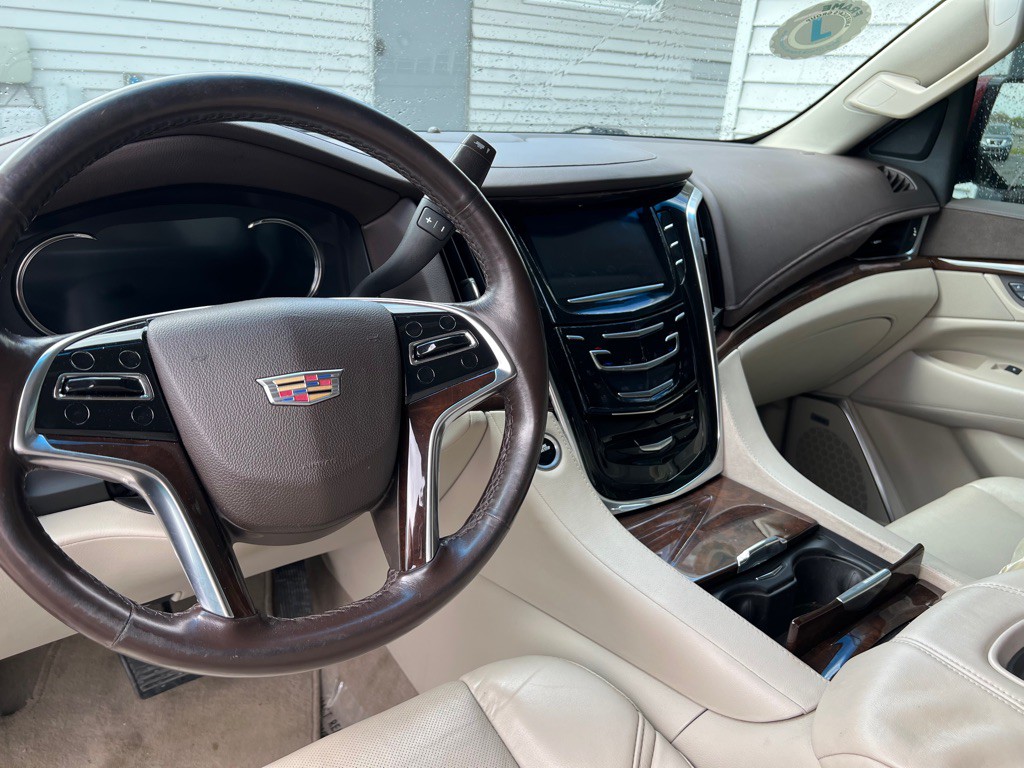 2017 Cadillac Escalade Image 10