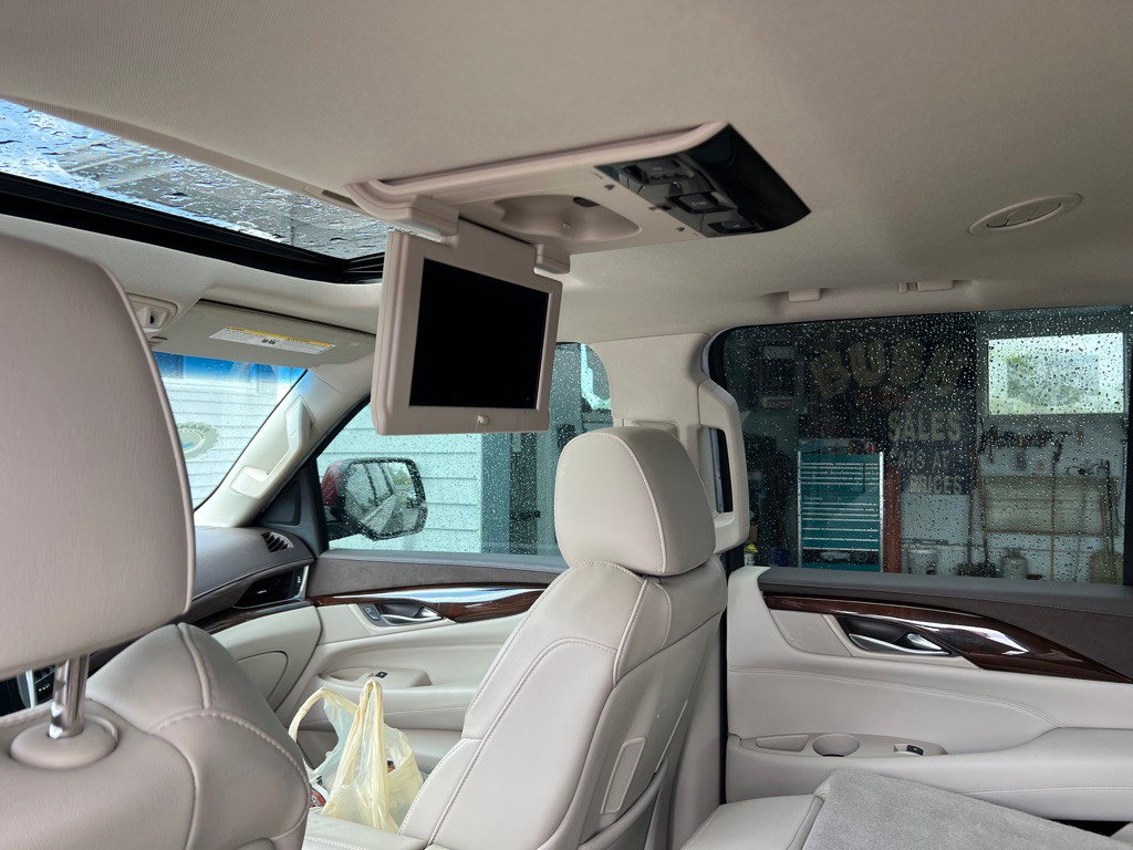 2017 Cadillac Escalade Image 14