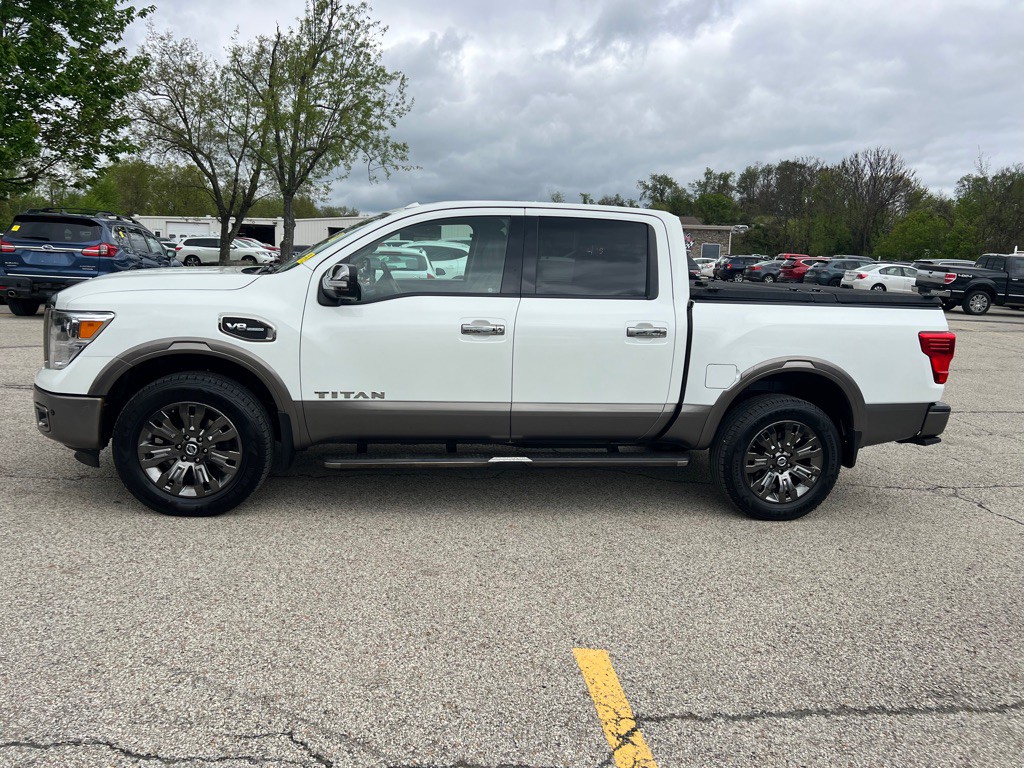 2017 Nissan Titan Image 3