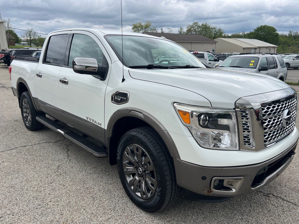 2017 Nissan Titan Image 4