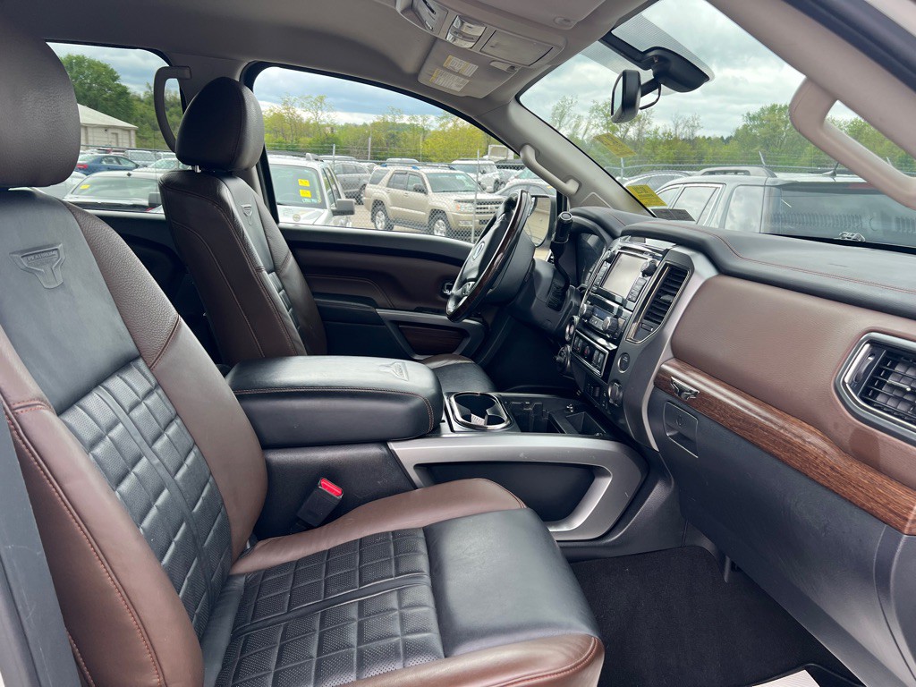 2017 Nissan Titan Image 7