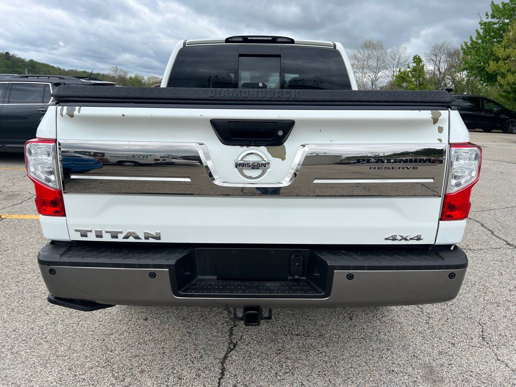 2017 Nissan Titan Image 9