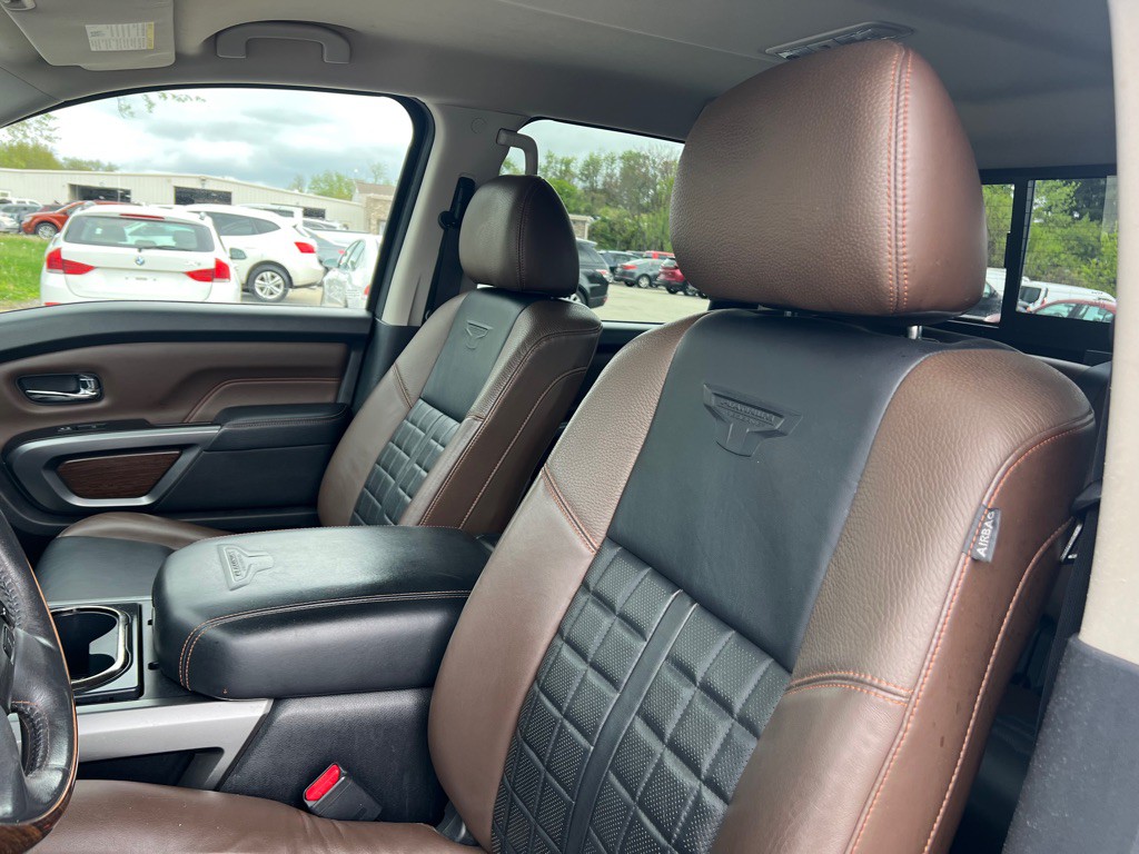 2017 Nissan Titan Image 12