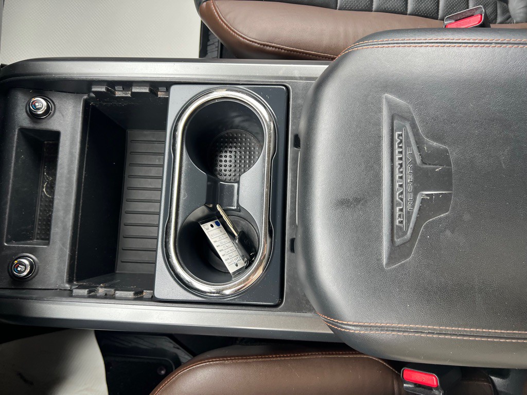2017 Nissan Titan Image 15