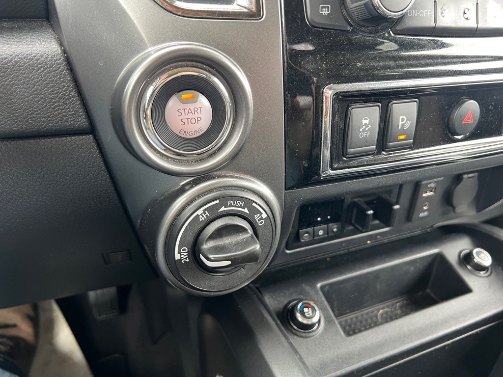 2017 Nissan Titan Image 16