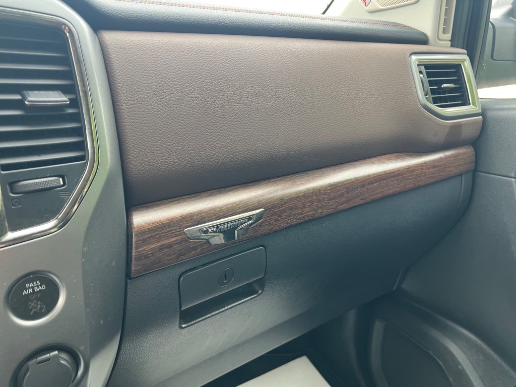 2017 Nissan Titan Image 22