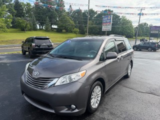 Image for 2013 Toyota Sienna XLE 8-PASSENGER ID: 7416978