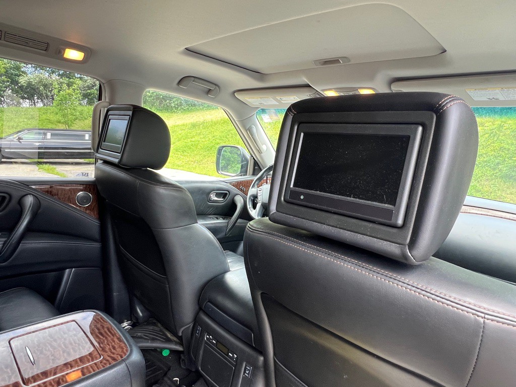 2017 Nissan Armada Image 10