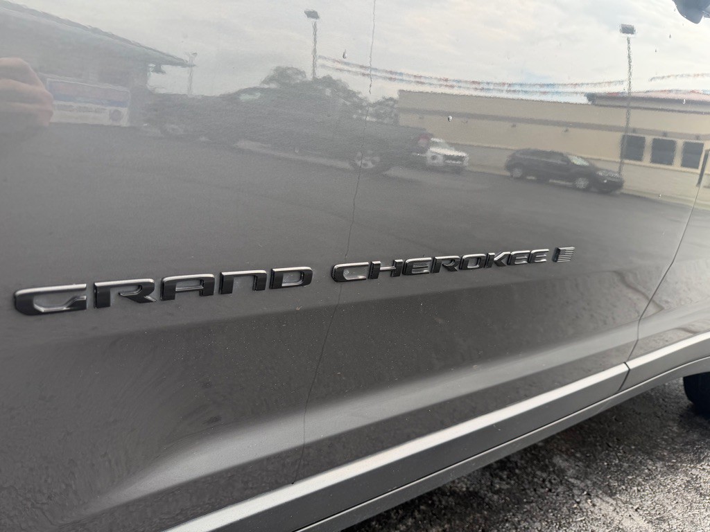 2022 Jeep Grand Cherokee Image 9