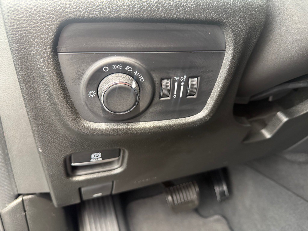 2022 Jeep Grand Cherokee Image 35