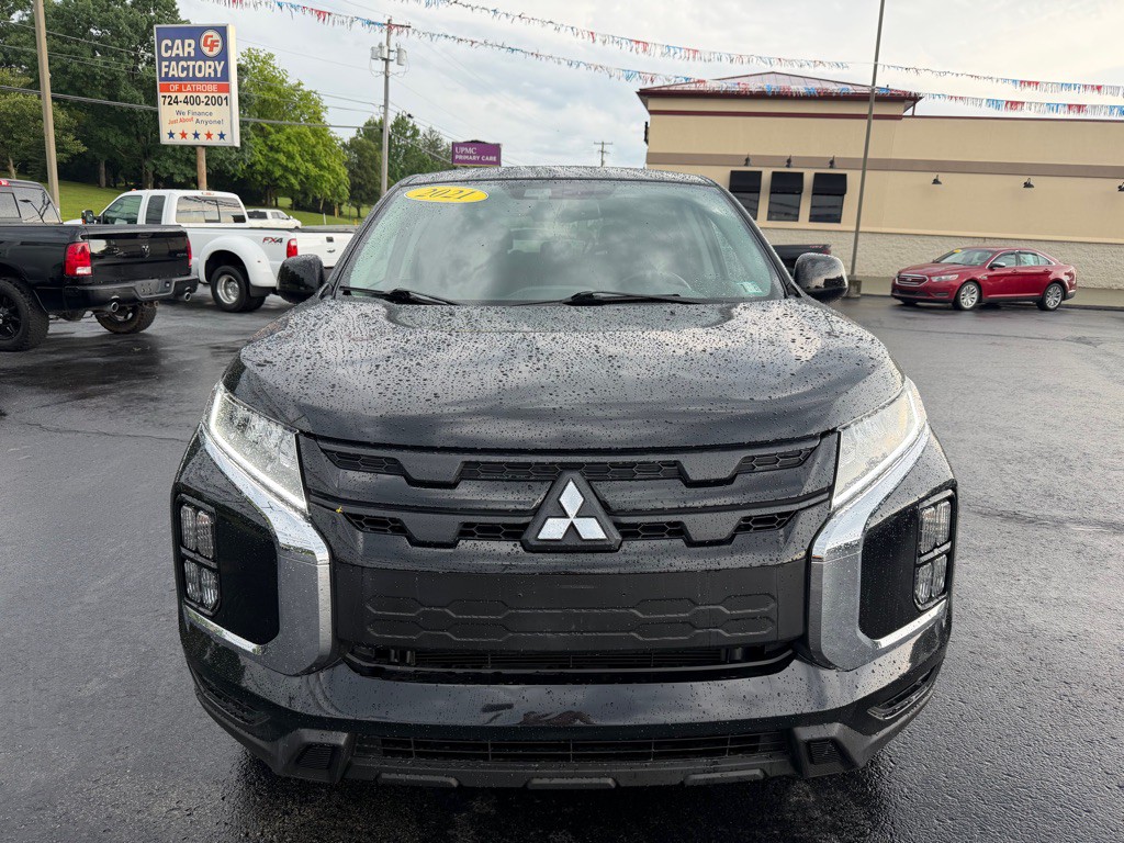 2021 Mitsubishi Outlander Image 2