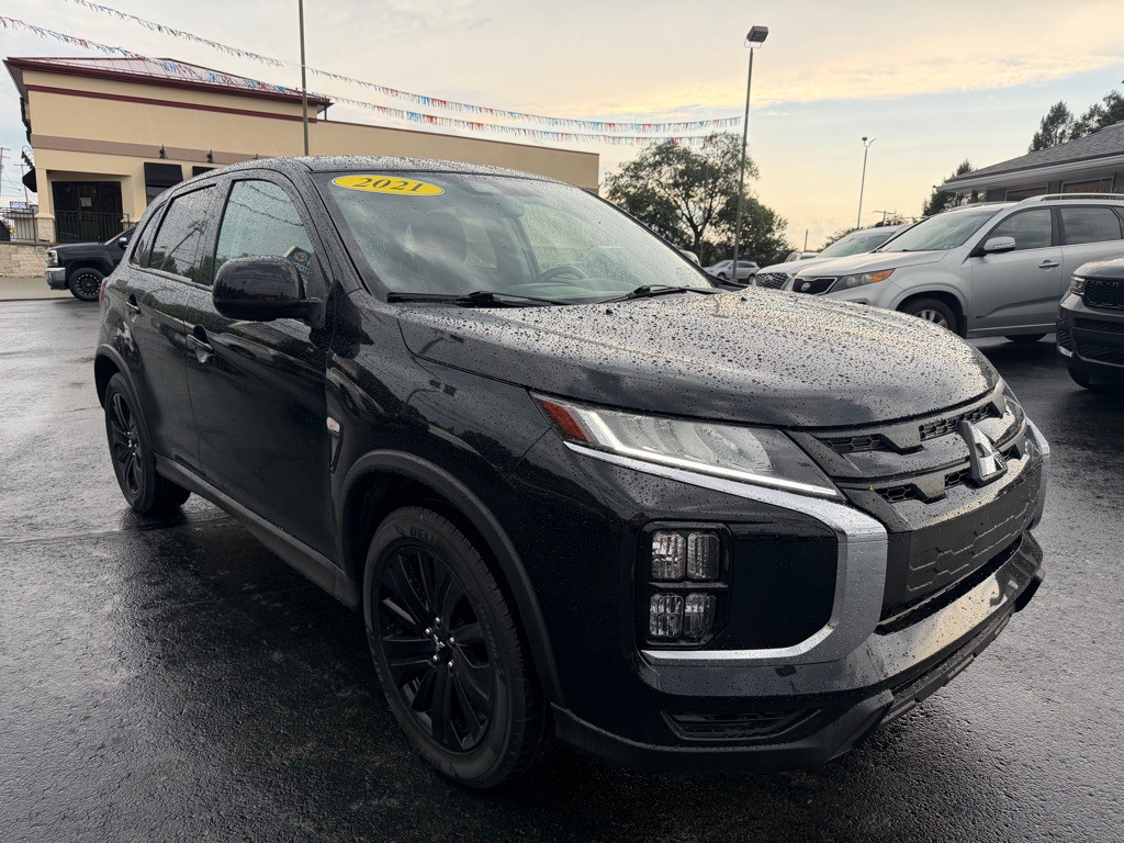 2021 Mitsubishi Outlander Image 3