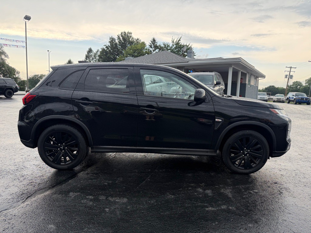 2021 Mitsubishi Outlander Image 4