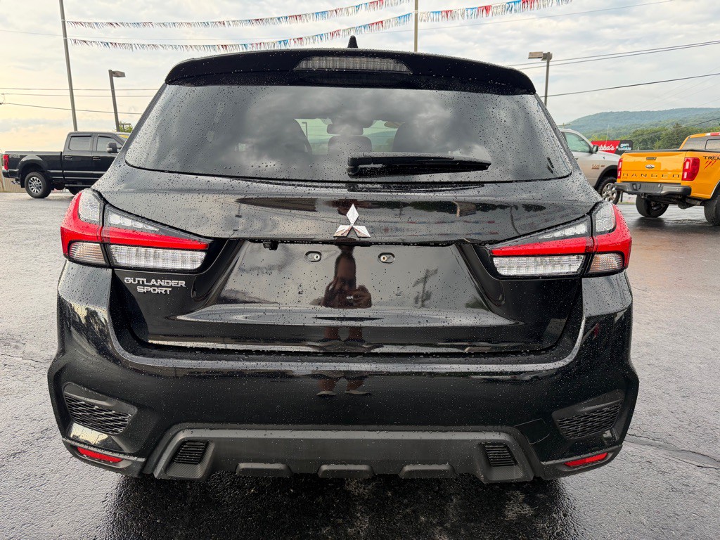 2021 Mitsubishi Outlander Image 6