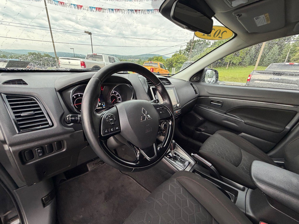 2021 Mitsubishi Outlander Image 9