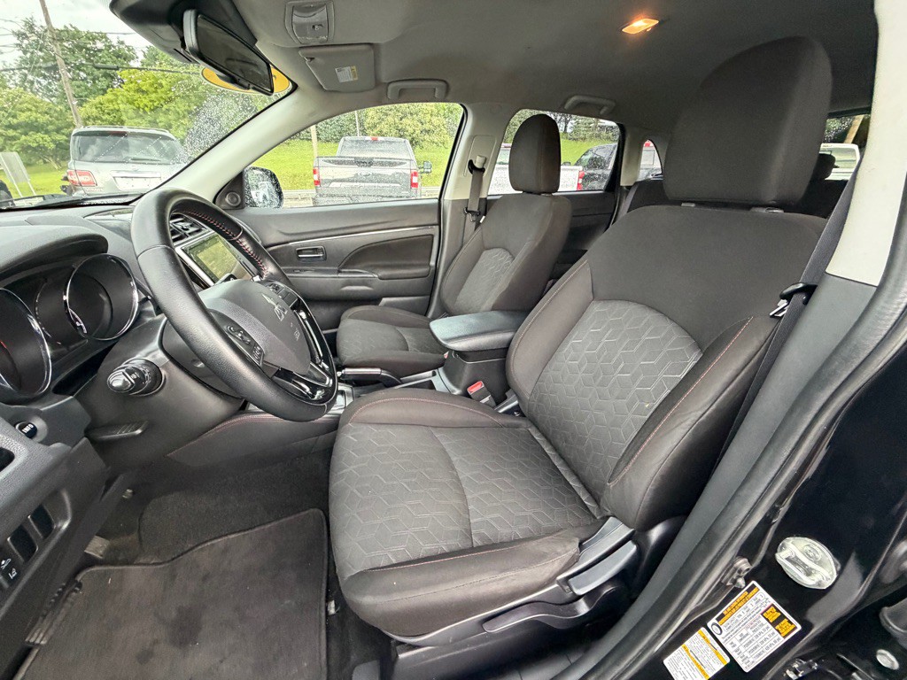 2021 Mitsubishi Outlander Image 10