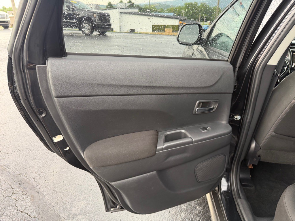 2021 Mitsubishi Outlander Image 13